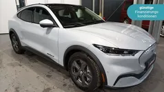 Weiß Gebraucht 2022 Ford Mustang Mach-E Extended Range SUV | 28.220 € (Superpreis)