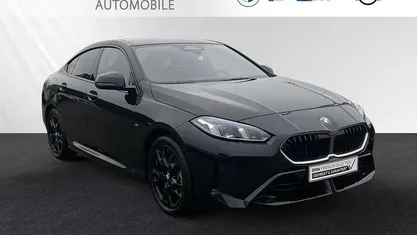 Saphirschwarz metallic Gebraucht 2025 BMW 220 M Sport Limousine | 35.874 € (Fairer Preis)