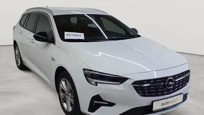 Usado Opel Insignia Elegance 174 HP (127 kW) 2021 Branco Carrinha