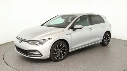 Gebraucht VW Golf VII Style 150 PS (110 kW) 2020 Reflexsilber Limousine