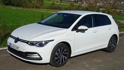 Gebraucht VW Golf VIII Style 204 PS (150 kW) 2022 Pure white Limousine