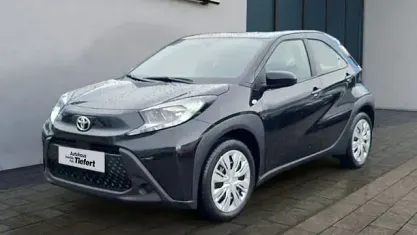 Neu Toyota Aygo X X-play 72 PS (52 kW) 2025 Schwarz SUV