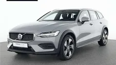Grau Gebraucht 2023 Volvo V60 CC Plus Kombi | 40.990 € (Fairer Preis)