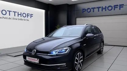 Gebraucht VW Golf VII Highline 131 PS (96 kW) 2019 Deep black perleffekt Kombi