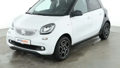 Używany Smart ForFour Basis 90 KM (66 kW) 2017 Biały Hatchback
