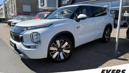 Neu Mitsubishi Outlander P-HEV Top 306 PS (225 kW) 2026 Andenweiß Limousine