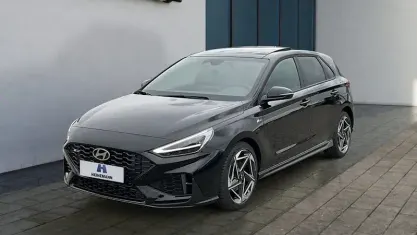 Neu Hyundai i30 N Line 150 PS (110 kW) 2025 Schwarz Limousine
