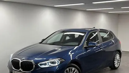 Blau Gebraucht 2022 BMW 118 Advantage Kleinwagen | 22.850 € (Fairer Preis)