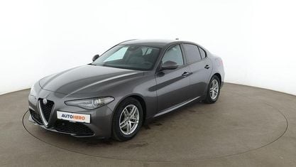 Käytetty Alfa Romeo Giulia Super 150 HP (110 kW) 2017 Harmaa Sedan