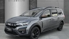 Grau Gebraucht 2024 Dacia Jogger Extreme Van / Kleinbus | 27.644 € (Fairer Preis)
