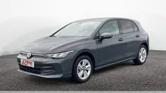 Grau Gebraucht 2024 VW Golf VIII Life Limousine | 27.444 € (Fairer Preis)