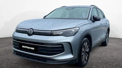 Oyster silver metallic Gebraucht 2025 VW Tiguan Life SUV | 34.490 € (Fairer Preis)