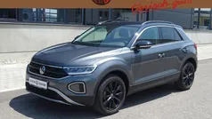 Indiumgrau metallic / dach schwarz Gebraucht 2022 VW T-Roc Life SUV | 28.990 € (Fairer Preis)