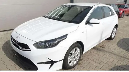 Weiß Neu 2025 Kia Ceed Comfort Kleinwagen | 26.590 € (Fairer Preis)
