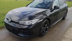 Grenadilschwarz metallic Neu 2025 VW Passat R-line Kombi | 50.690 € (Superpreis)