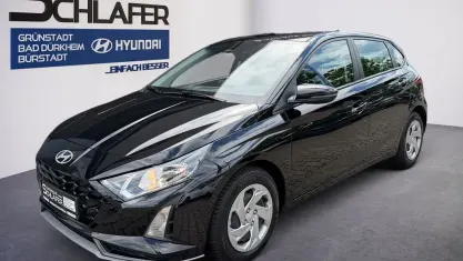 Gebraucht Hyundai i20 Select 101 PS (74 kW) 2025 Phantom black / met Kleinwagen