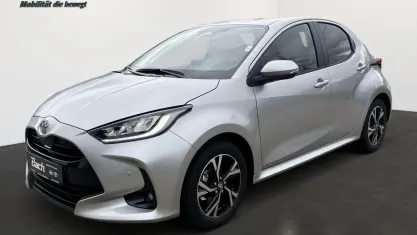 Gebraucht Toyota Yaris 117 PS (86 kW) 2025 Shimmering silver Kleinwagen