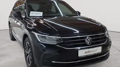 Gebraucht VW Tiguan Active 150 PS (110 kW) 2022 Deep black perleffekt SUV