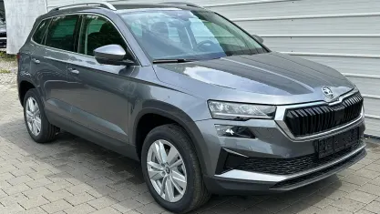 Neu Skoda Karoq 150 PS (110 kW) 2026 Black magic perleffekt SUV