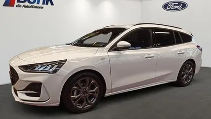 Frozen white Gebraucht 2024 Ford Focus ST-Line Limousine | 23.980 € (Fairer Preis)
