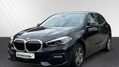 Schwarz Gebraucht 2021 BMW 118 Advantage Kleinwagen | 20.998 € (Fairer Preis)