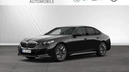 Gebraucht BMW 520 M Sport 197 PS (144 kW) 2025 Saphirschwarz metallic Limousine