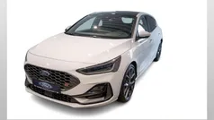 Weiss Gebraucht 2024 Ford Focus ST Limousine | 35.480 € (Fairer Preis)