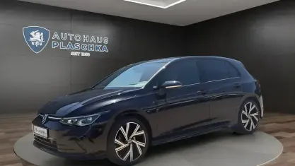 Gebraucht VW Golf VIII R-line 150 PS (110 kW) 2023 Deep black perleffekt (schwarz) Limousine