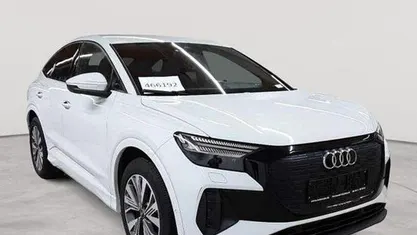 Gebraucht Audi Q4 Sportback e-tron Comfort 150 kW (204 PS) 2023 Gletscherweiss metallic SUV