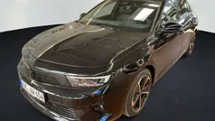 Lackierung schwarz perla nera/typ aussenverkleidung metallic perlmutt Gebraucht 2024 Opel Astra GS Line Limousine | 28.990 € (Fairer Preis)