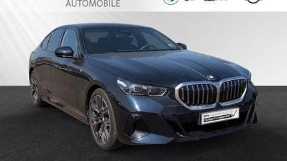 Gebraucht BMW 520 M Sport 197 PS (144 kW) 2025 Carbonschwarz metallic Limousine