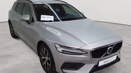 Gebraucht Volvo V60 Core 197 PS (144 kW) 2023 Silver dawn metallic Kombi