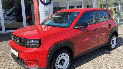 Passione rot Gebraucht 2025 Fiat Grande Panda Red Kleinwagen | 24.592 € (Fairer Preis)