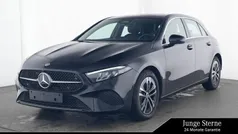 Lack kosmosschwarz Gebraucht 2024 Mercedes A200 Progressive Limousine | 30.470 € (Fairer Preis)