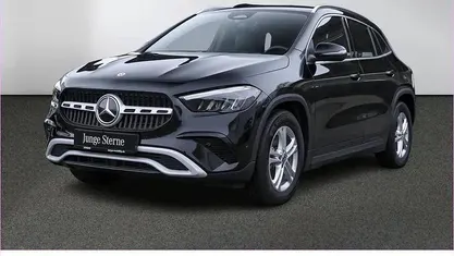 Unilack nachtschwarz Gebraucht 2024 Mercedes GLA200 SUV | 34.960 € (Guter Preis)