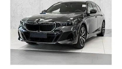 Grau Neu 2025 BMW 520 M Sport Kombi | 63.900 € (Fairer Preis)