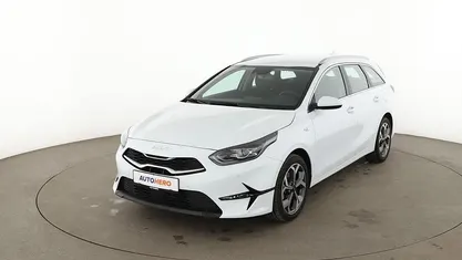 Weiß Gebraucht 2023 Kia Ceed Vision Kleinwagen | 23.380 € (Fairer Preis)