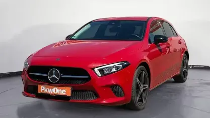 Gebraucht Mercedes A180 136 PS (100 kW) 2019 Rot Limousine