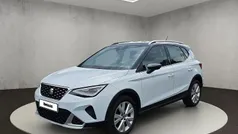 Nevada weiß metallic/magnetic grau metallic Gebraucht 2023 Seat Arona Xperience SUV | 18.450 € (Fairer Preis)
