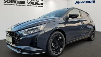 Neu Hyundai i20 Blackline 101 PS (74 kW) 2026 Grau Limousine