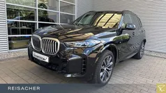 Saphirschwarz metallic Gebraucht 2024 BMW X5 M Sport SUV | 89.349 € (Superpreis)