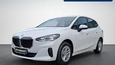 Alpinweiss iii Gebraucht 2024 BMW 218 Active Tourer Luxury Line Van / Kleinbus | 29.980 € (Guter Preis)