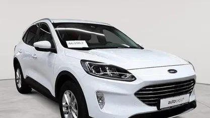 Gebraucht Ford Kuga Titanium 152 PS (111 kW) 2022 Frozen white SUV