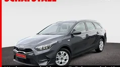 Grau ((h8g) pentametal met.) Gebraucht 2024 Kia Ceed Sportswagon Comfort Kombi | 22.479 € (Superpreis)
