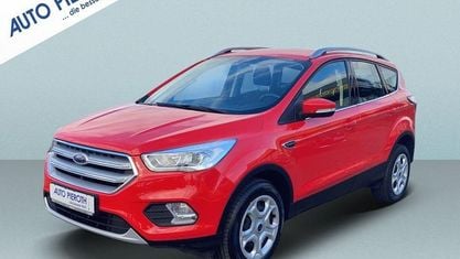 Używany Ford Kuga Cool & Connect 120 KM (88 kW) 2019 Czerwony SUV