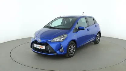 Gebraucht Toyota Yaris Hybrid Club 101 PS (74 kW) 2019 Blau Limousine