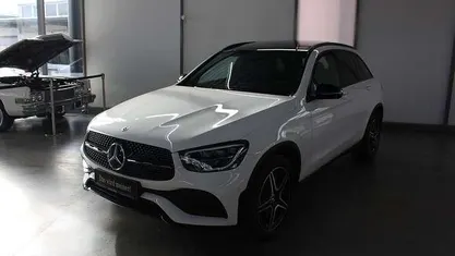 Weiß Gebraucht 2020 Mercedes GLC200 AMG SUV | 39.900 € (Etwas zu teuer)