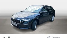 Schwarzmagic perleffekt Gebraucht 2024 Skoda Scala Comfort Kleinwagen | 24.444 € (Fairer Preis)