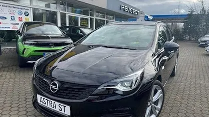 Schwarz Gebraucht 2021 Opel Astra Ultimate Kombi | 18.300 € (Fairer Preis)