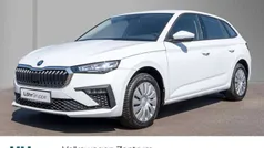 Moonweiss metallic Gebraucht 2024 Skoda Scala Essence Kleinwagen | 19.980 € (Fairer Preis)